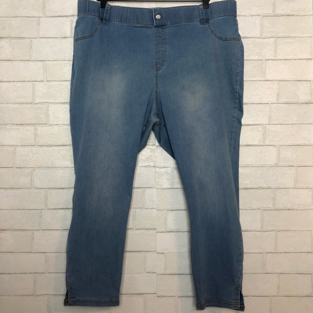 NWT Hue Light Wash Ultra Soft Denim Capris 3X